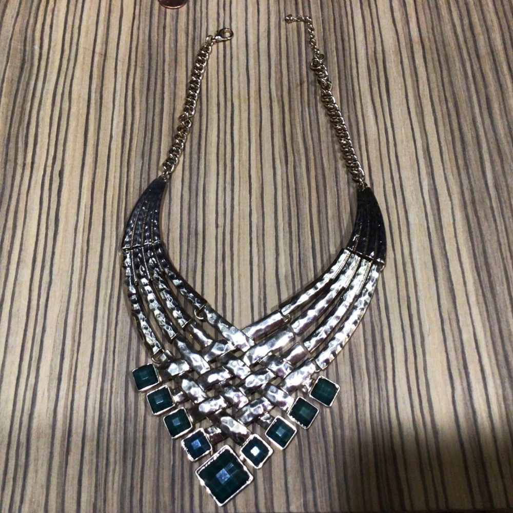 Troy Design, necklace and earring set in gold tone and green - Picture 7 of 7